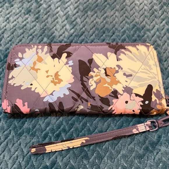 Vera Bradley Navy Floral Quilted Wristlet Wallet - Picture 4 of 6